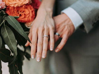 What to Put in a Personalized Anniversary Song